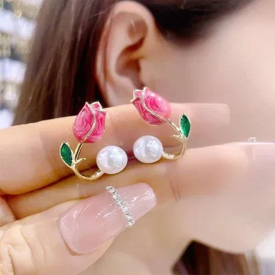 Tulip Design pearl Stud Earrings